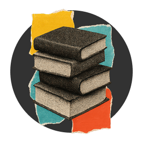 3 libros encimados con fragmentos de papel de fondo de diferentes colores